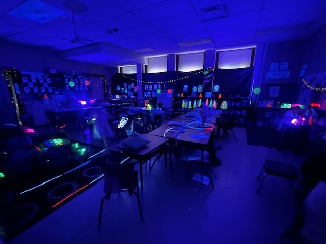 Today was our last day of rotations in 4th grade, and Mrs. Throndson’s two classes celebrated with a GLOW DAY! ✨💛