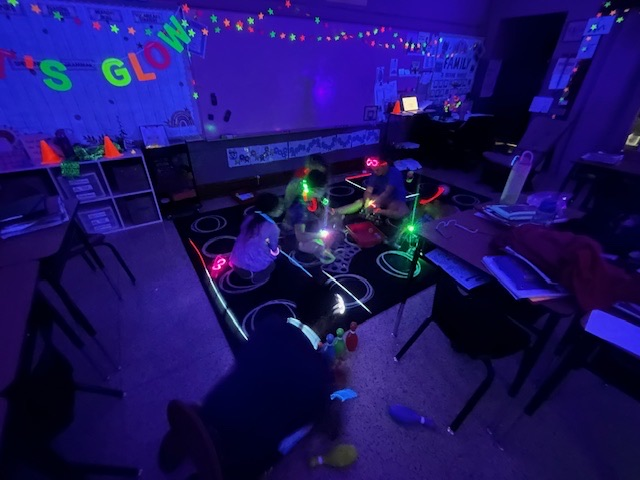 Today was our last day of rotations in 4th grade, and Mrs. Throndson’s two classes celebrated with a GLOW DAY! ✨💛