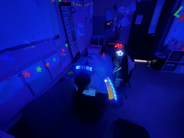 Today was our last day of rotations in 4th grade, and Mrs. Throndson’s two classes celebrated with a GLOW DAY! ✨💛