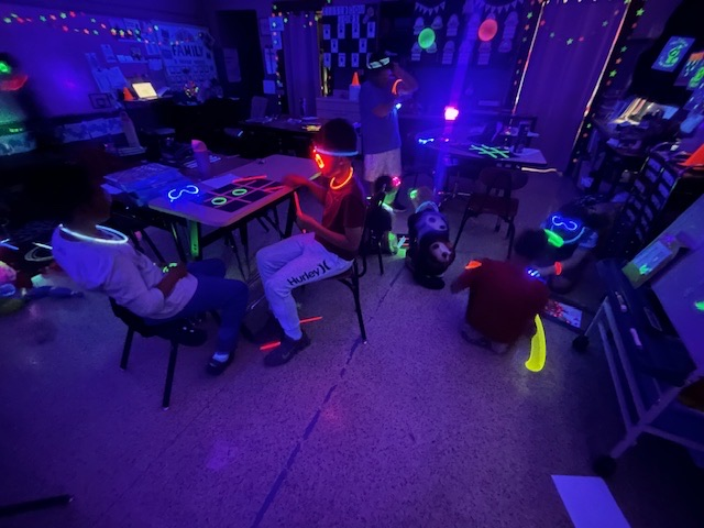 Today was our last day of rotations in 4th grade, and Mrs. Throndson’s two classes celebrated with a GLOW DAY! ✨💛