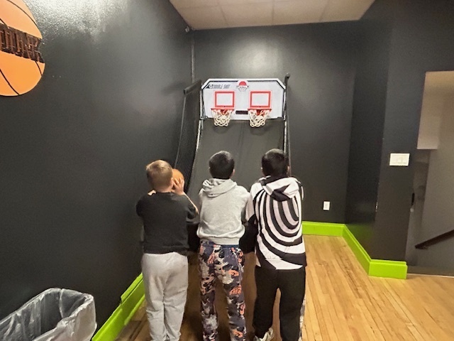 4th grade had an AMAZING time celebrating their 4th Quarter PBIS Reward at Fullriver Outpost! The students had so much fun and truly did not want to leave!   A huge THANK YOU to everyone who donated to our elementary raffle fundraiser. Your support helps provide opportunities and experiences like this for the students.   We also want to thank Fullriver Outpost for sharing your amazing space with us and helping make this day so special for the 4th graders!