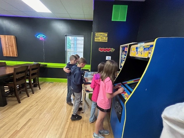 4th grade had an AMAZING time celebrating their 4th Quarter PBIS Reward at Fullriver Outpost! The students had so much fun and truly did not want to leave!   A huge THANK YOU to everyone who donated to our elementary raffle fundraiser. Your support helps provide opportunities and experiences like this for the students.   We also want to thank Fullriver Outpost for sharing your amazing space with us and helping make this day so special for the 4th graders!