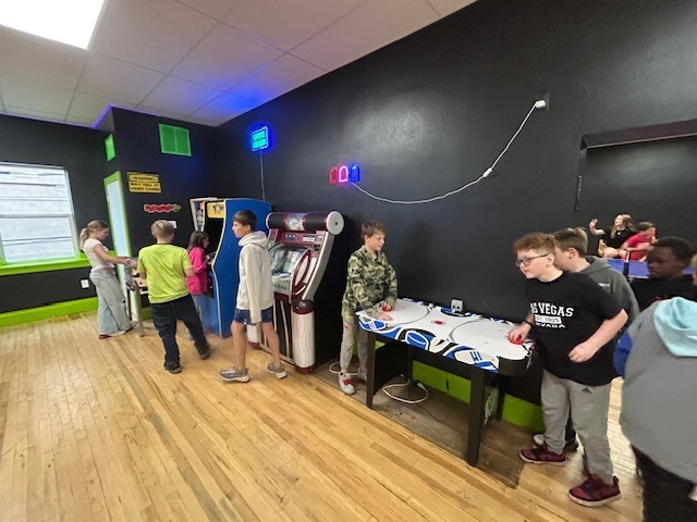 4th grade had an AMAZING time celebrating their 4th Quarter PBIS Reward at Fullriver Outpost! The students had so much fun and truly did not want to leave!   A huge THANK YOU to everyone who donated to our elementary raffle fundraiser. Your support helps provide opportunities and experiences like this for the students.   We also want to thank Fullriver Outpost for sharing your amazing space with us and helping make this day so special for the 4th graders!