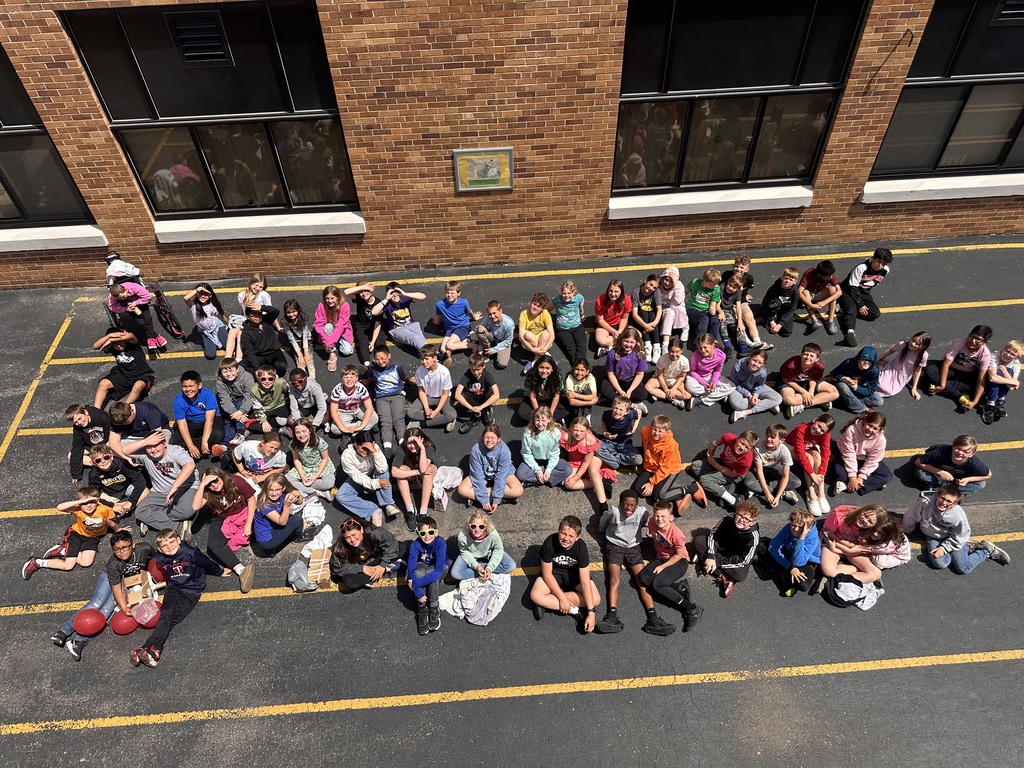Congratulations to the 4th grade class on successfully completing elementary school!