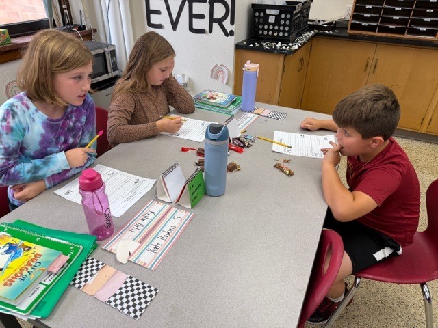 Fourth graders made the most of their day with a Candy Bar Lab! 🎉 Even with a 2-hour delay, our scientists were ready to investigate, explore, and learn. Students used the scientific method to ask questions, make predictions, test their hypotheses, observe their results, and draw conclusions. They had so much fun getting hands-on with science and seeing how their predictions compared to what actually happened! And, of course, every good scientist deserves a little treat at the end of an experiment! 😉🍬 A delayed start couldn’t slow down these curious minds! What a sweet way to spend the day! ❤️🍫🔬