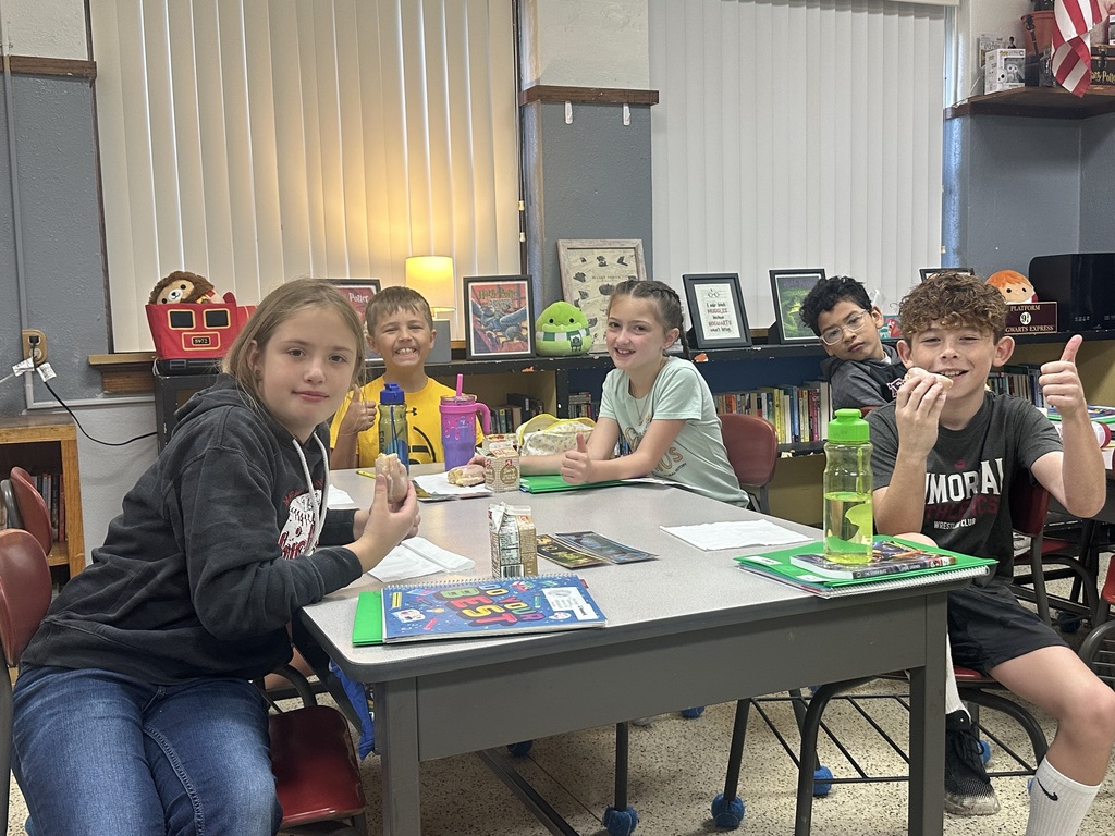 Students in 4J earned a donut party this morning for earning 10 class compliments! Way to go!