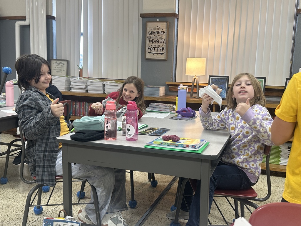 Students in 4J earned a donut party this morning for earning 10 class compliments! Way to go!