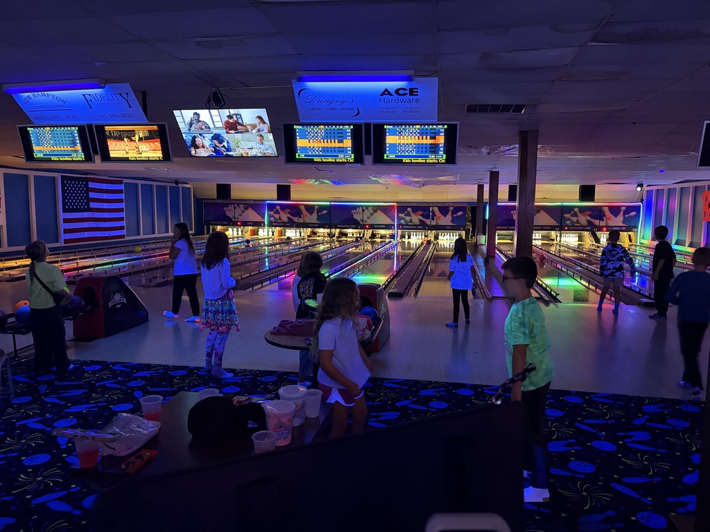 Thanks to our Elementary Raffle Fundraiser, 3rd graders enjoyed a morning of bowling for their 1st Quarter Activity. Everyone had a great time! Thanks to Bowlaway Lanes for hosting the 3rd graders!