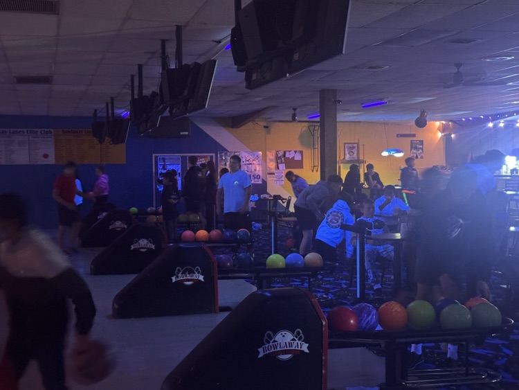 The 8th graders celebrated a great start to the year at Bowl Away Lanes! Strikes were rolled, spares were made, and songs were sung! What a great way to celebrate a positive first quarter! 