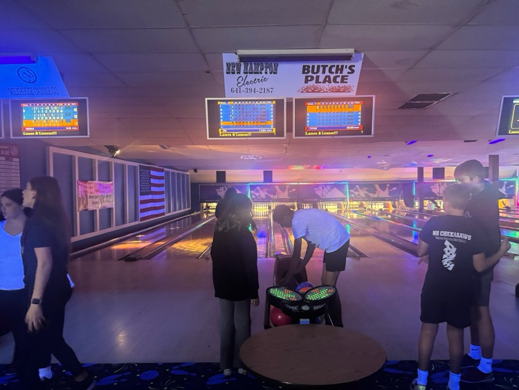 The 8th graders celebrated a great start to the year at Bowl Away Lanes! Strikes were rolled, spares were made, and songs were sung! What a great way to celebrate a positive first quarter! 