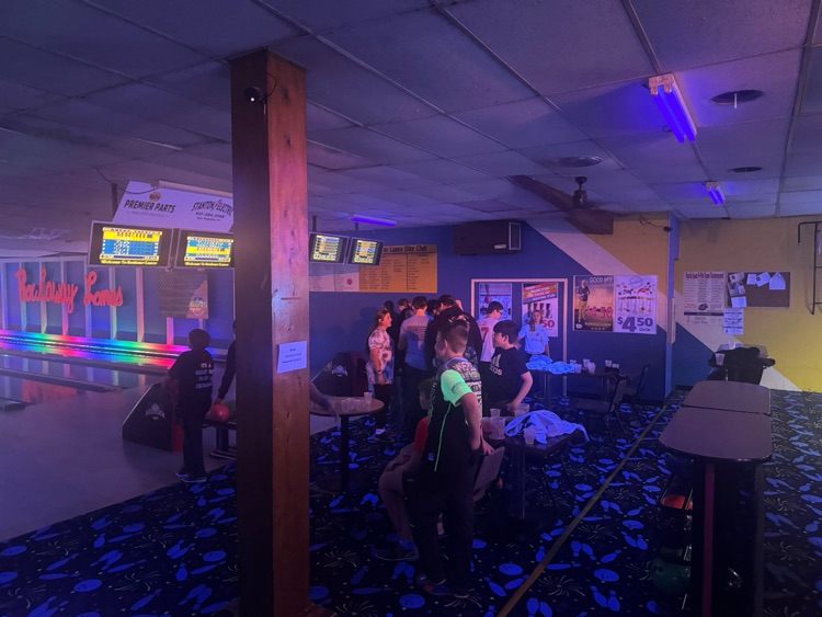 The 8th graders celebrated a great start to the year at Bowl Away Lanes! Strikes were rolled, spares were made, and songs were sung! What a great way to celebrate a positive first quarter! 