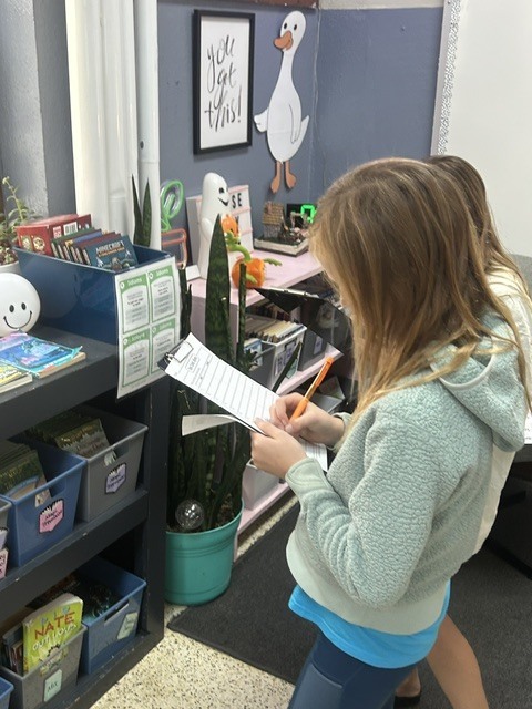 Our 4th graders were on the ball in literacy class as they tackled idioms with an active SCOOT game around the room! 🤩  Moving from station to station, students put their figurative language skills to the test to decode common expressions. We love seeing our learners put their best foot forward while having a blast! 👣💡  #LiteracyInAction #FourthGradeFun #FigurativeLanguage
