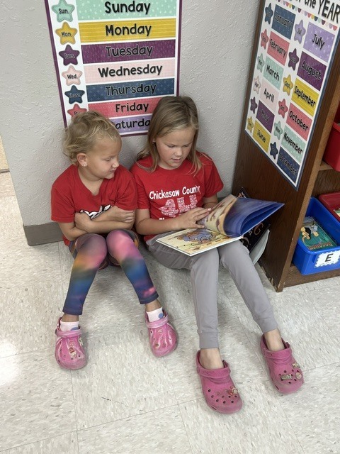 The 4th graders had a special opportunity during intervention to visit Mrs. Ollendieck’s 1st-grade class and share their reading skills! 📖✨  The 4th-grade readers have been working hard on reading with expression, fluency, and confidence, and reading to our first graders was a fun way to put those skills into practice! It was wonderful to see our older students sharing their love of reading with our younger learners. 🥰  Building strong readers and a love of books, one story at a time! 💙📚  #ReadersAreLeaders #ReadingWithExpression #LiteracyInAction