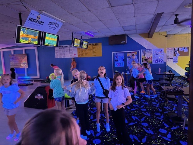 On Friday, October 23, The 4th graders celebrated all their hard work throughout Quarter One with a trip to the bowling alley! Students had a great time bowling, laughing, and celebrating their accomplishments together. The 4th grade teachers were especially proud that the students were complimented on their amazing behavior at the bowling alley! Way to represent our school! This special celebration was made possible thanks to the generous donation from our elementary raffle fundraiser. We are so grateful to everyone who continues to support our students and help make these memorable experiences possible. Thank you for making a difference!