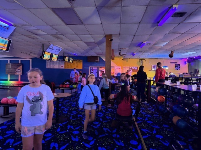 On Friday, October 23, The 4th graders celebrated all their hard work throughout Quarter One with a trip to the bowling alley! Students had a great time bowling, laughing, and celebrating their accomplishments together. The 4th grade teachers were especially proud that the students were complimented on their amazing behavior at the bowling alley! Way to represent our school! This special celebration was made possible thanks to the generous donation from our elementary raffle fundraiser. We are so grateful to everyone who continues to support our students and help make these memorable experiences possible. Thank you for making a difference!