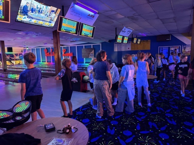 On Friday, October 23, The 4th graders celebrated all their hard work throughout Quarter One with a trip to the bowling alley! Students had a great time bowling, laughing, and celebrating their accomplishments together. The 4th grade teachers were especially proud that the students were complimented on their amazing behavior at the bowling alley! Way to represent our school! This special celebration was made possible thanks to the generous donation from our elementary raffle fundraiser. We are so grateful to everyone who continues to support our students and help make these memorable experiences possible. Thank you for making a difference!