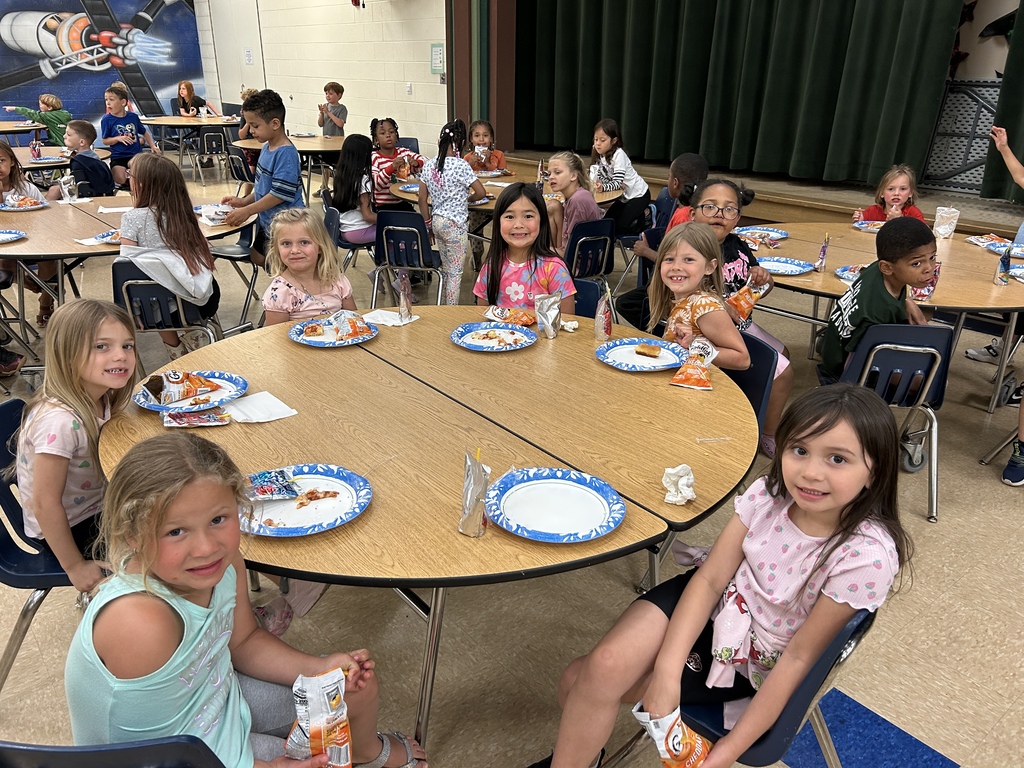 Students and pizza