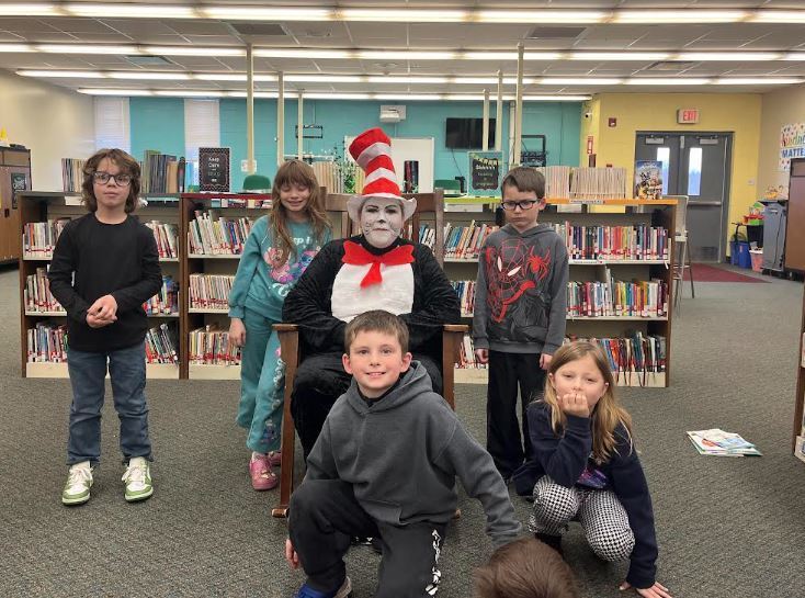 3rd grade students with Cat in the Hat