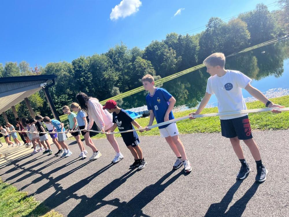 6th graders holding a long rope at camp america