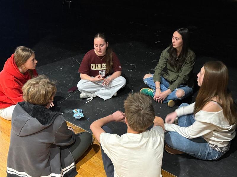 8th graders and high schoolers talking about Lionslink mentorship program