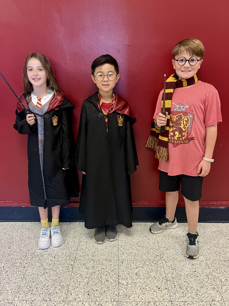 kids dressed as Harry Potter