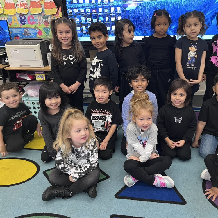 kids wearing different colors for spirit week