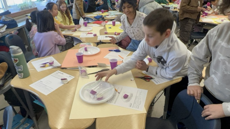 kids working on a science experiment