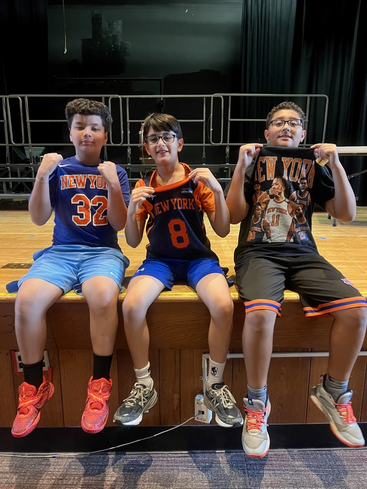 kids wearing Knicks clothing