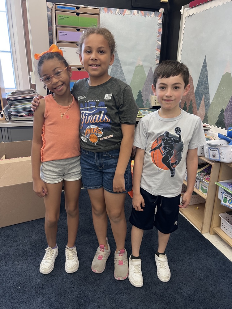 kids wearing Knicks clothing
