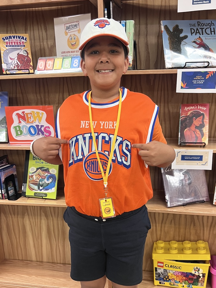 kids wearing Knicks clothing