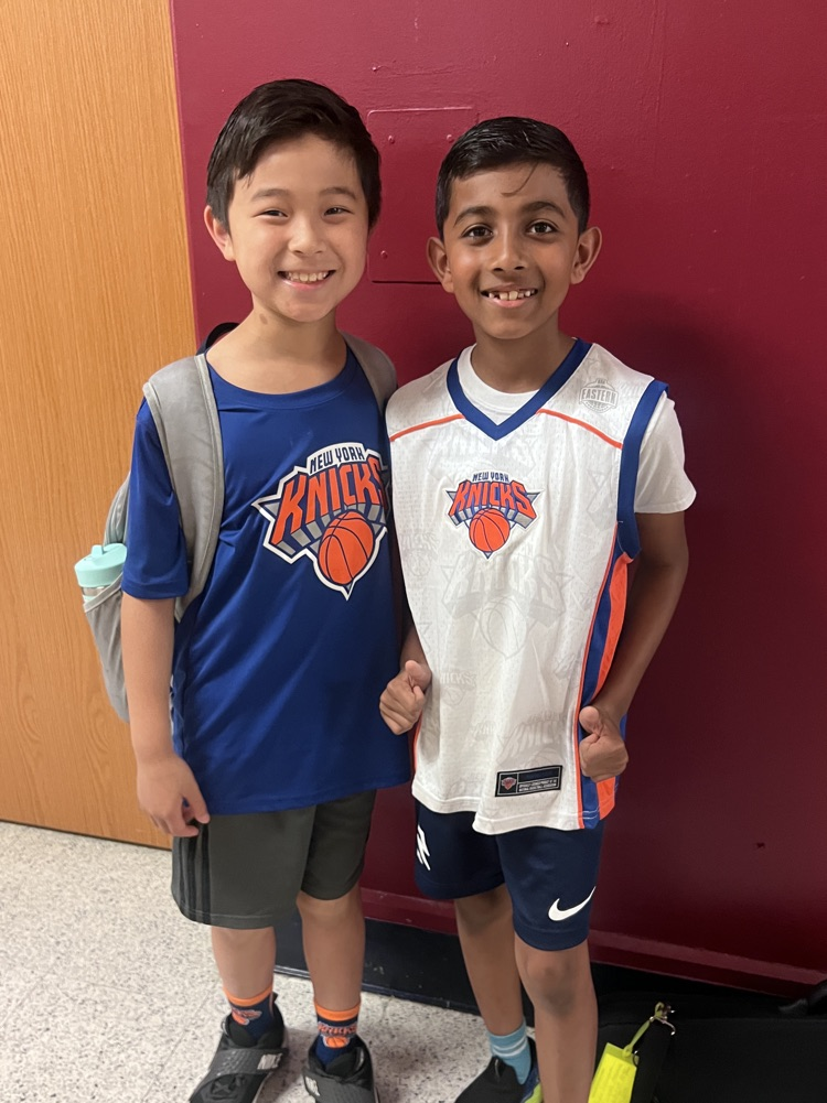 kids wearing Knicks clothing
