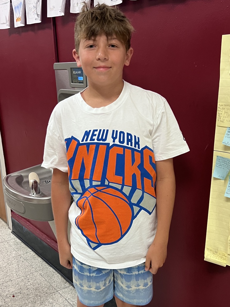 kids wearing Knicks clothing
