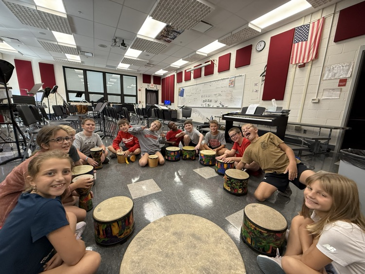 Students in 4B learned how to improvise rhythms in a drum circle during music class!🎶