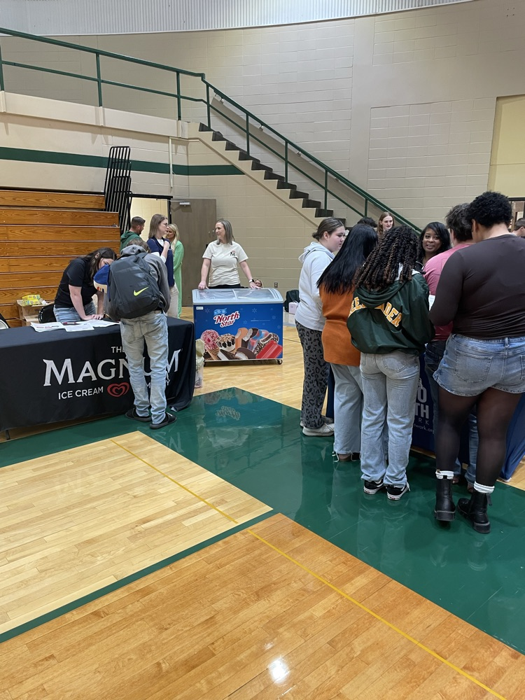 students talking to businesses at a career fair