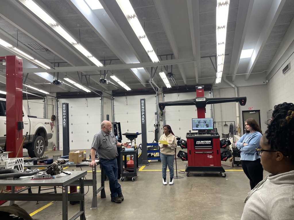Students learning about the Auto Tech class.