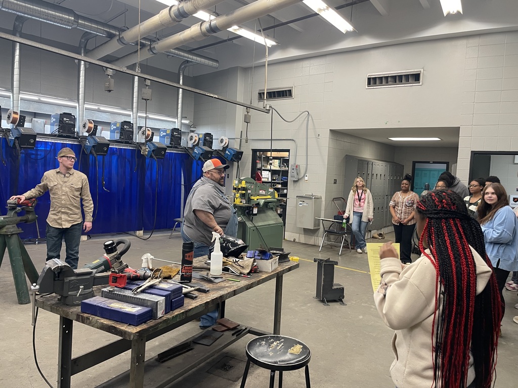 Students learning about the welding class.