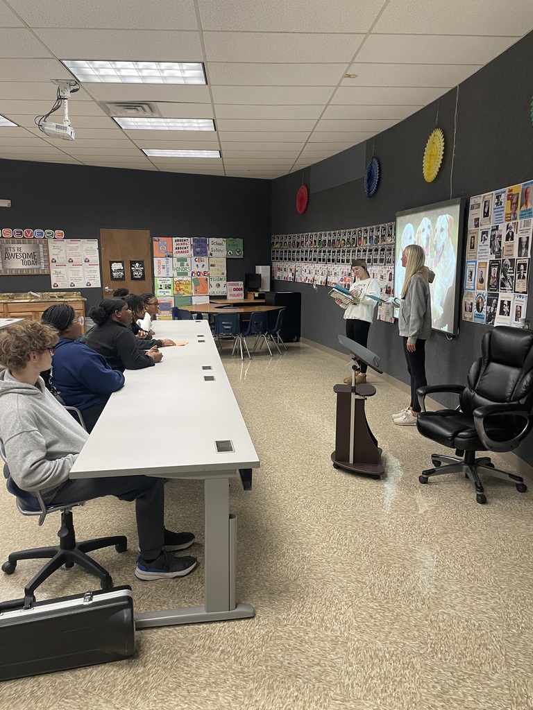 Students learning about the Teaching class.