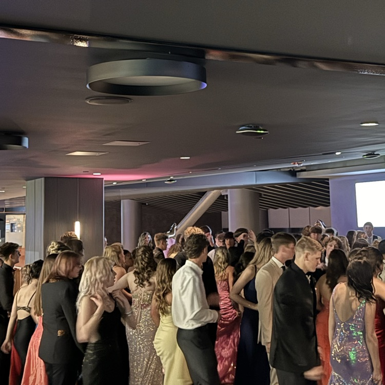 prom dancing 