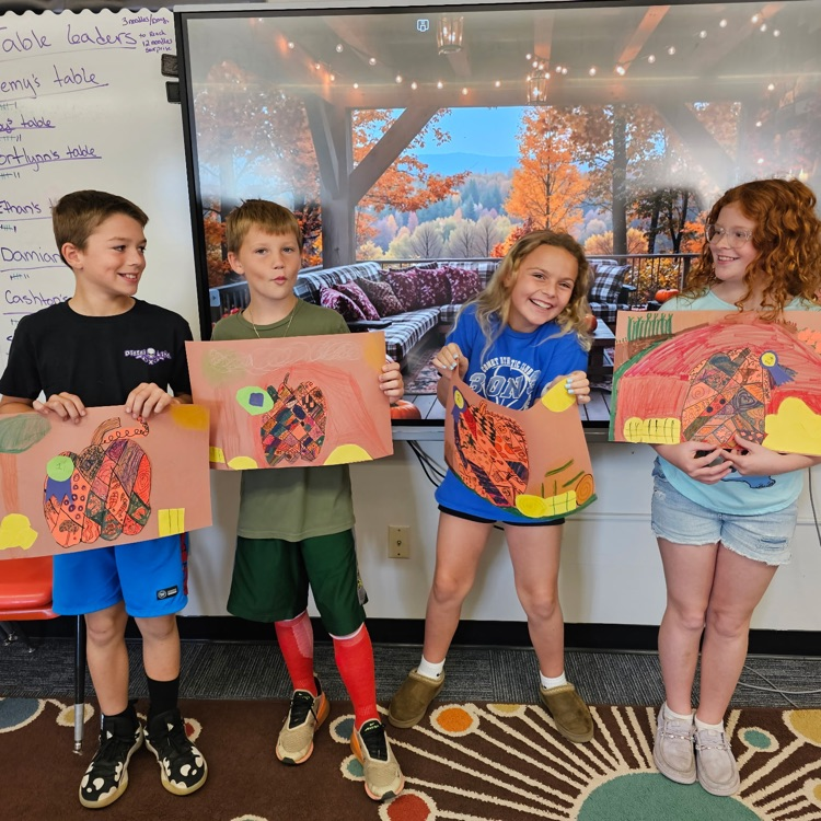 4th grade did a fantastic job on these Pumpkin Zentangles! 