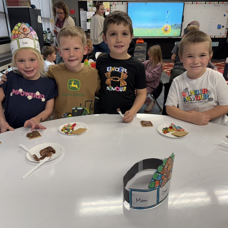 Today Mrs. Seaburg’s class and Mrs. Yri’s class celebrated a Friendsgiving by reading, “T’was the Night Before Thanksgiving” and made turkey snacks 🦃