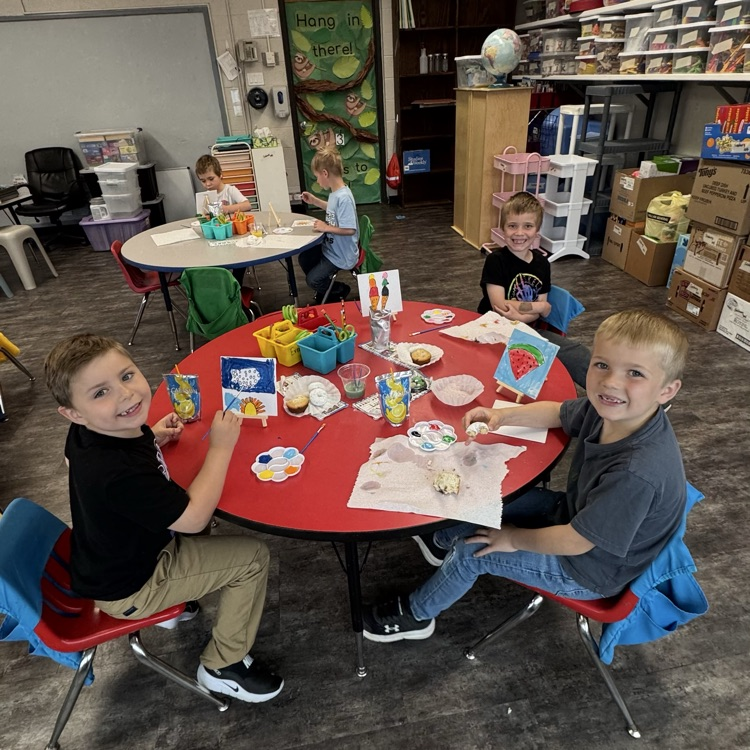 Kindergarten celebrated our last Monday with a “Paint and Sip” - they made some great paintings and enjoyed donuts, muffins and juice!