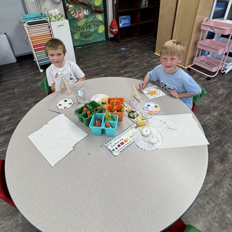 Kindergarten celebrated our last Monday with a “Paint and Sip” - they made some great paintings and enjoyed donuts, muffins and juice!