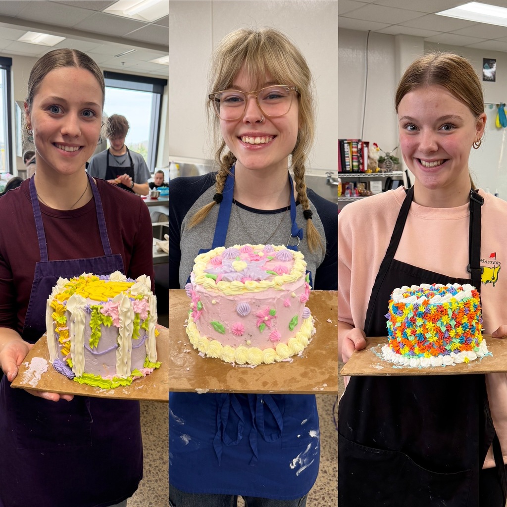 3 students presenting their homemade cakes.