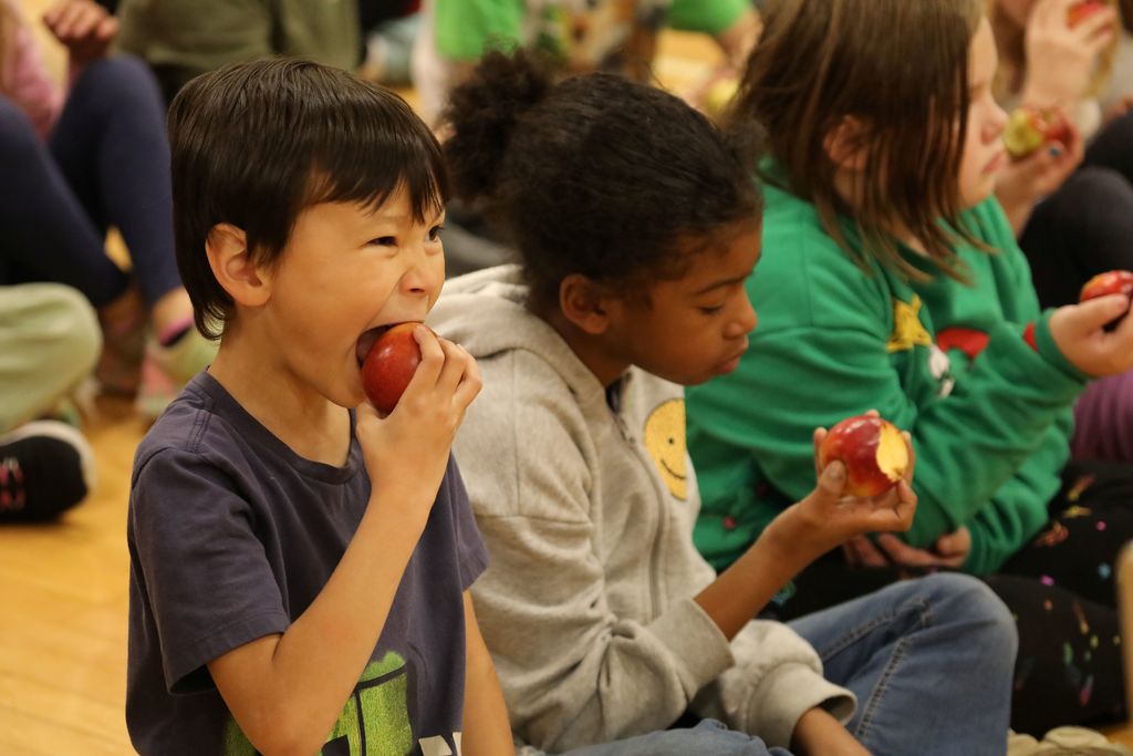 students eating apples