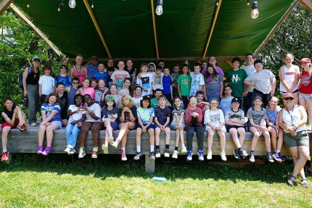 Fifth grade students, teachers, and community partners gather for a group photo at Stone Bend Farm during the culminating Kids Discover the Farm field trip.