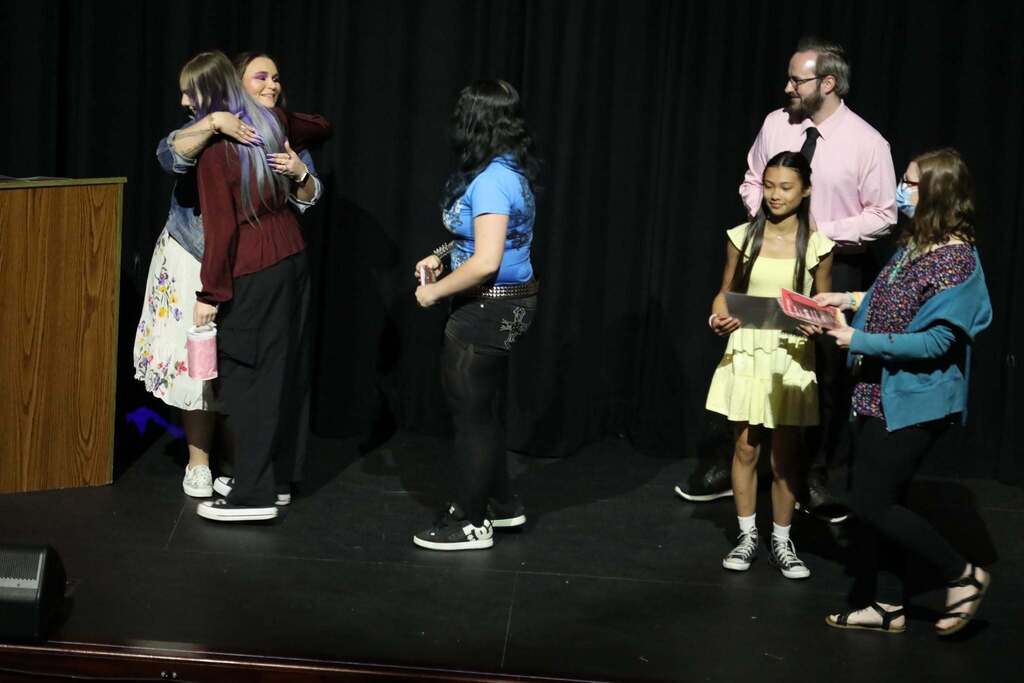 four students winning the drama awards