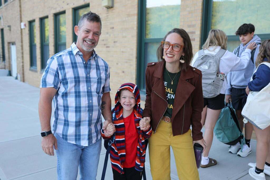 a student with their parents posing for a photo