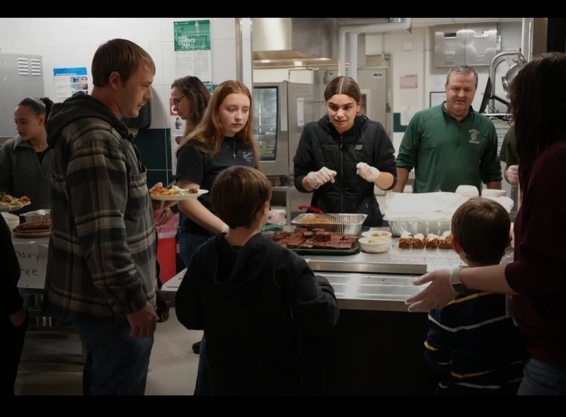 Students volunteering at harvest dinner