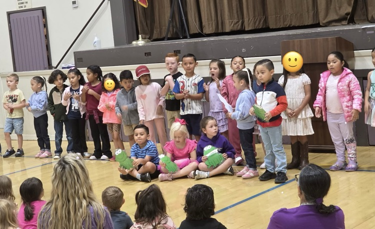 Kindergarteners performing 5 Little Speckled Frogs🐸 