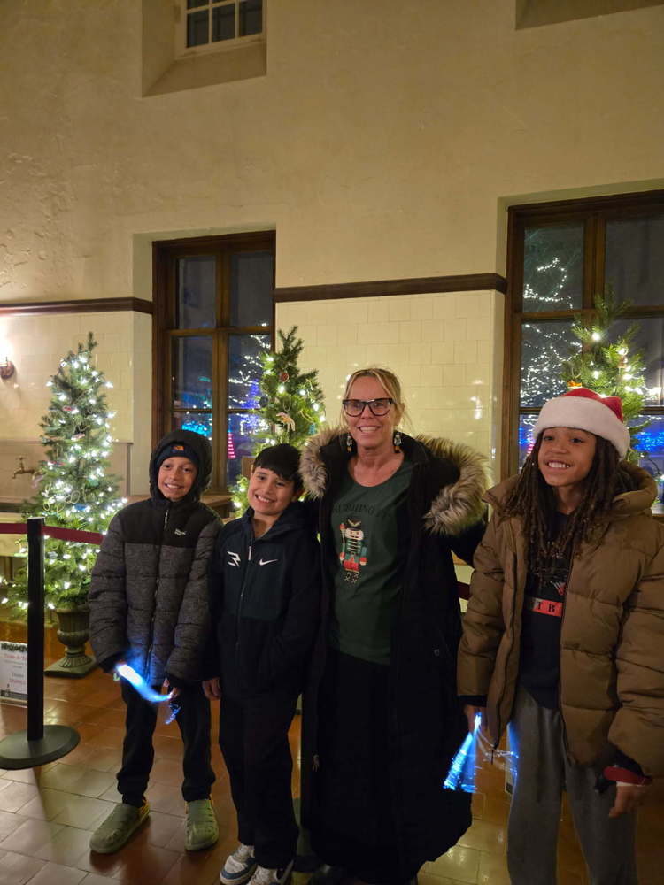 Pell 4th Graders Decorate Trees for Sparkling Lights at The Breakers